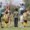 La chanteuse Britney Spears a assisté samedi 17 mars au match de football de ses deux garçons Jayden et Sean, dans le quartier de Encino à Los Angeles. Un peu plus tard, le papa des deux enfants, et ex-compagnon de la chanteuse, Kevin Federline, est venu assister à l'événement.