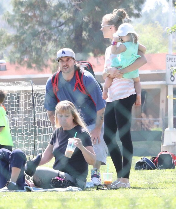 La chanteuse Britney Spears a assisté samedi 17 mars au match de football de ses deux garçons Jayden et Sean, dans le quartier de Encino à Los Angeles. Un peu plus tard, le papa des deux enfants, et ex-compagnon de la chanteuse, Kevin Federline, est venu assister à l'événement.