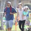La chanteuse Britney Spears a assisté samedi 17 mars au match de football de ses deux garçons Jayden et Sean, dans le quartier de Encino à Los Angeles. Un peu plus tard, le papa des deux enfants, et ex-compagnon de la chanteuse, Kevin Federline, est venu assister à l'événement.