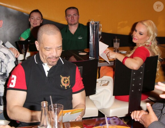 Ice-T organise une soirée d'anniversaire surprise avec des amis pour sa femme Coco Austin à Las Vegas, le 17 mars 2013.