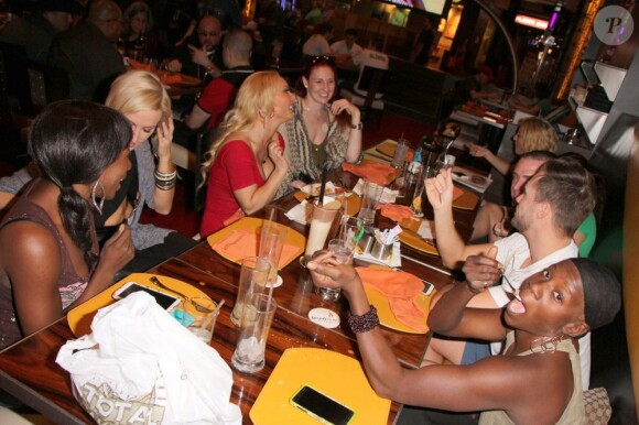 Ice-T organise une soirée d'anniversaire surprise avec des amis pour sa femme Coco Austin à Las Vegas, le 17 mars 2013.