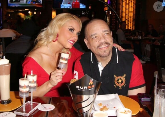 Ice-T organise une soirée d'anniversaire surprise avec des amis pour sa femme Coco Austin à Las Vegas, le 17 mars 2013.