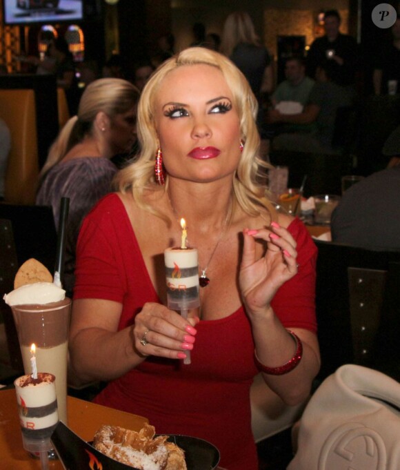 Ice-T organise une soirée d'anniversaire surprise avec des amis pour sa femme Coco Austin à Las Vegas, le 17 mars 2013.
