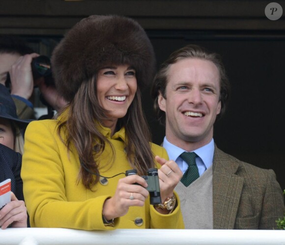 Pippa Middleton, avec son ami Tom Kingston, au festival de Cheltenham le 14 mars 2013.