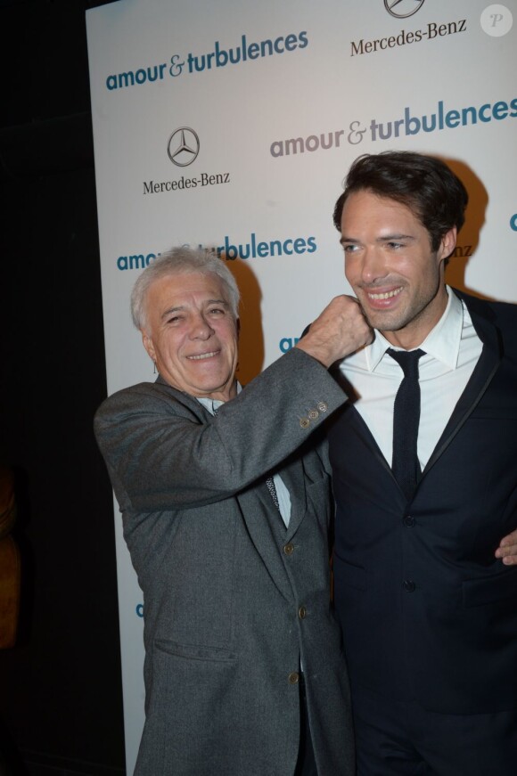 Guy Bedos proche de son fils Nicolas lors d'une soirée Amour & Turbulences au bar-loft Titty Twister près des Champs-Elysées, le 18 mars 2013.