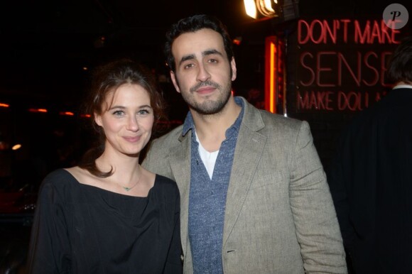 Mélanie Bernier et Jonathan Cohen lors d'une soirée Amour & Turbulences au bar-loft Titty Twister près des Champs-Elysées, le 18 mars 2013.