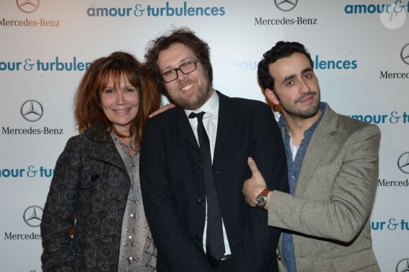 Clémentine Célarié, Alexandre Castagnetti et Jonathan Cohen lors d'une soirée Amour & Turbulences au bar-loft Titty Twister près des Champs-Elysées, le 18 mars 2013.