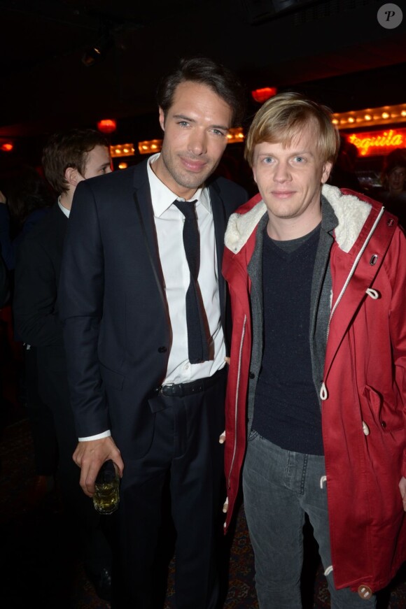 Nicolas Bedos et Alex Lutz lors d'une soirée Amour & Turbulences au bar-loft Titty Twister près des Champs-Elysées, le 18 mars 2013.