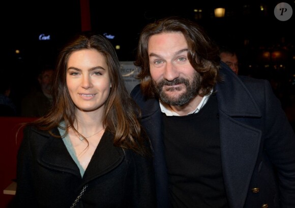 Frédéric Beigbeder et sa compagne Lara Micheli lors d'une soirée Amour & Turbulences au bar-loft Titty Twister près des Champs-Elysées, le 18 mars 2013.