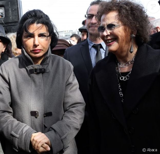 Rachida Dati et Claudia Cardinale à l'inauguration du buste d'Habib Bourguiba dans le 7e arrondissement de Paris, le 20 mars 2013.