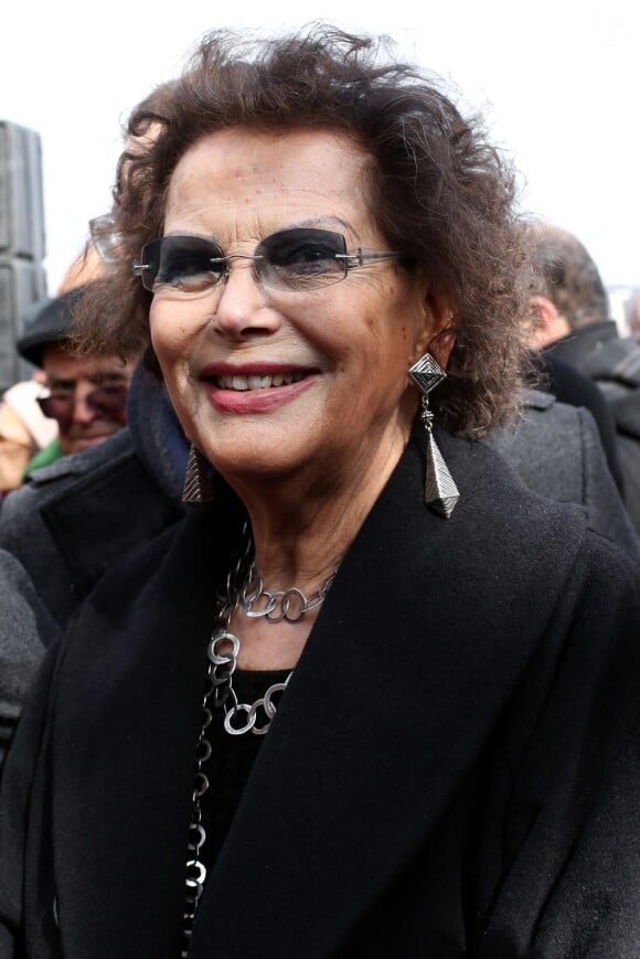 Claudia Cardinale à l'inauguration du buste d'Habib Bourguiba dans le 7e arrondissement de Paris, le 20 mars 2013.