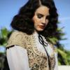 Lana Del Rey, en diva hispanique, lors du shooting pour L'Officiel Paris. Avril 2013.
