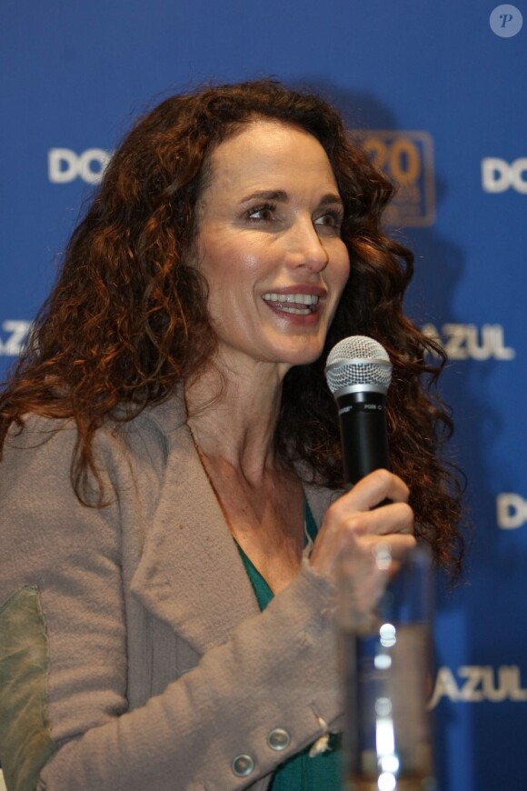 Andie MacDowell lors de la conférence de presse à Porto au Portugal le 22 mars 2013, pour l'inauguration des nouveaux bateaux de la compagnie DouroAzul.