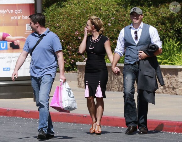 Britney Spears et son nouveau petit-ami David Lucado, le vendredi 22 mars 2013, se rendant au centre commercial de Thousand Oaks.