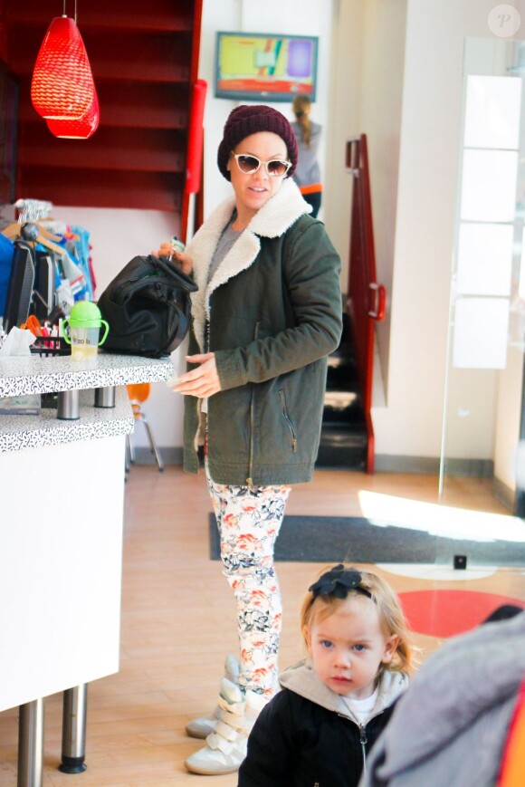 Pink en virée shopping avec sa fille Willow à New York, le 22 mars 2013.
