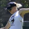 Gwen Stefani joue au foot au cours d'un après-midi dans un parc à Sherman Oaks avec son mari Gavin Rossdale et leurs enfants Kingston et Zuma. Le 24 mars 2013.