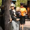 Gwen Stefani, son mari Gavin Rossdale et leurs deux enfants Kingston et Zuma se rendent au centre commercial The Grove à Los Angeles. Le 23 mars 2013.