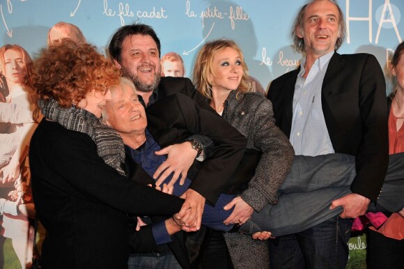 Michèle Moretti, Guy Lecluyse, Sylvie Testud, Dave, Sam Louwyck lors de l'avant-première du film Une chanson pour ma mère à Paris le 25 mars 2013