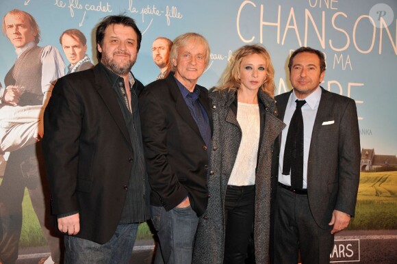 Guy Lecluyse, Sylvie Testud, Dave et Patrick Timsit lors de l'avant-première du film Une chanson pour ma mère à Paris le 25 mars 2013