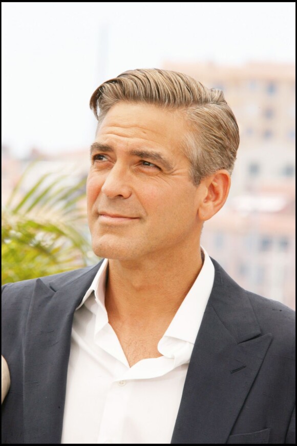 George Clooney et la houpette pour présenter Ocean Thirteen à Cannes en mai 2007.