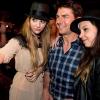 Tom Cruise entouré de fans à son arrivée à Buenos Aires, pour assurer la promotion d'Oblivion, le 25 mars 2013.