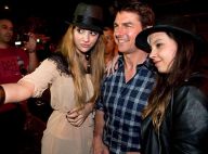 Tom Cruise, entouré de fans pendant que sa fille Suri joue les princesses Disney