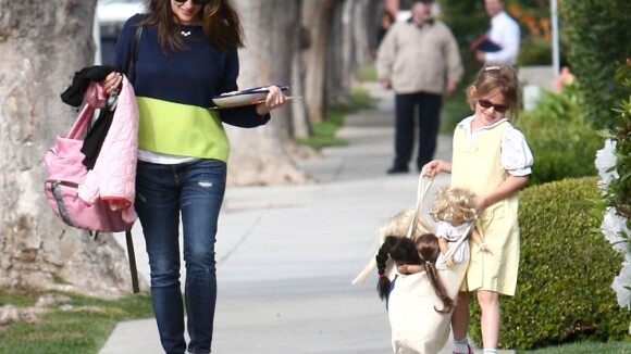 Jennifer Garner : Maman stylée et attentionnée avec Violet, chargée de jouets