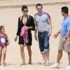 L'acteur Olivier Martinez, Halle Berry et sa fille Nahla se détendent sur une plage d'Hawaï, le 26 mars 2013.