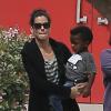 Sandra Bullock va chercher son fils Louis à l'école à Los Angeles, le 20 mars 2013.
