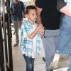 Jamie Spears, le père de Britney Spears à l'aéroport de Los Angeles avec Sean Preston, le fils aîné de la chanteuse, le 28 mars 2013.