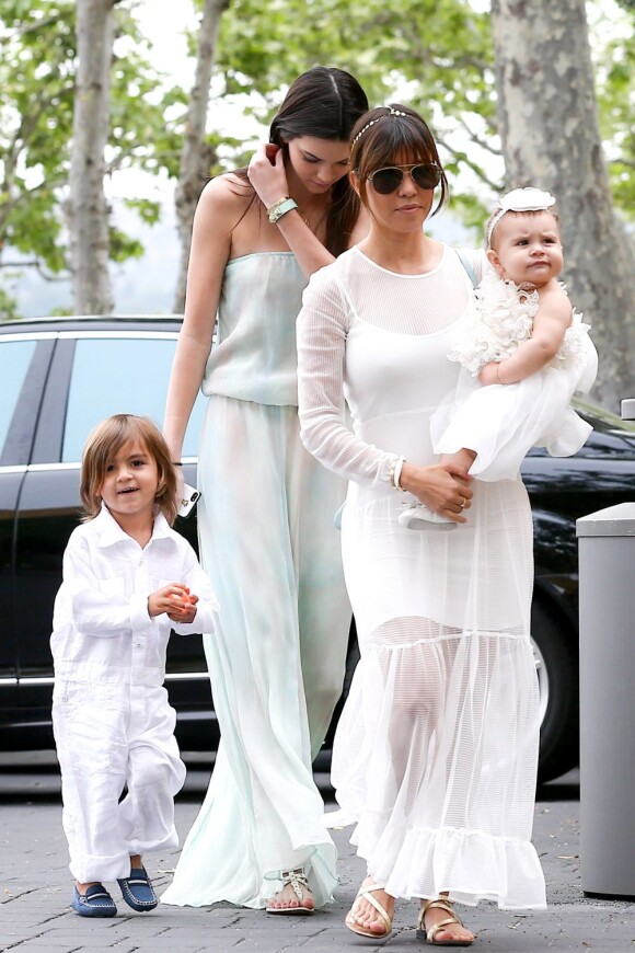 La famille Kardashian se rend à la California Community Church pour le dimanche de Pâques. Agoura Hills, le 31 mars 2013.