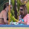 Molly Sims passe des vacances à Cabo San Lucas avec des amis, son époux et son bébé. Le 30 mars 2013