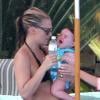 Molly Sims passe des vacances à Cabo San Lucas avec des amis, son mari et son bébé. Le 30 mars 2013