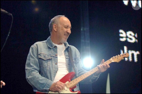Pete Townshend (The Who) en concert à Londres le 2 juillet 2005.