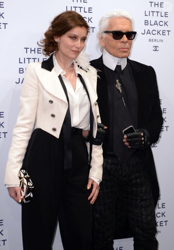 Laetitia Casta et Karl Lagerfeld à Berlin lors du vernissage de l'exposition La Petite Veste Noire en novembre 2012