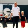Gavin Rossdale prend du bon temps avec ses fils Kingston et Zuma, à Sky High Trampoline Park dans le quartier de Woodland Hills, à Los Angeles, le 2 avril 2013.