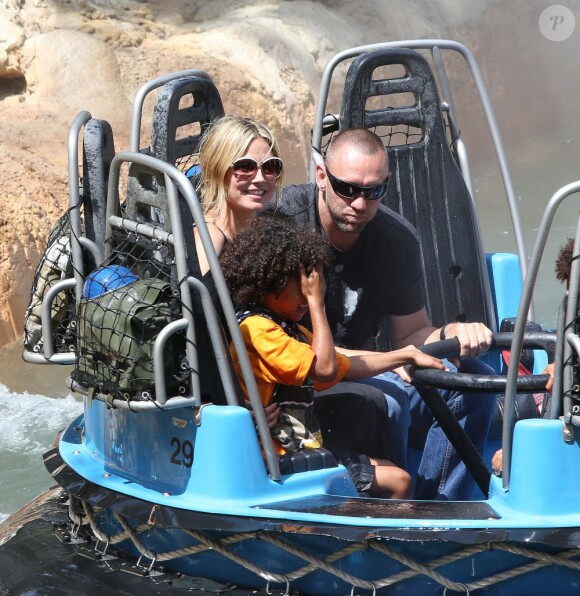 Après leur frayeur à Hawaï, Heidi Klum, son homme Martin Kirsten et les enfants sont allés à Dineyland à Anaheim en Californie, le 3 avril 2013