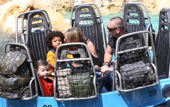 Le top Heidi Klum passe de bons moments avec son homme Martin Kirsten et les enfants. Ils sont allés à Dineyland à Anaheim en Californie, le 3 avril 2013