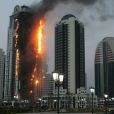 L'immeuble de 145 mètres dans lequel se trouvait le supposé appartement de Gérard Depardieu offert par le président tchétchène Ramzan Kadyrov a brûlé le 3 avril 2013 à Grozny.