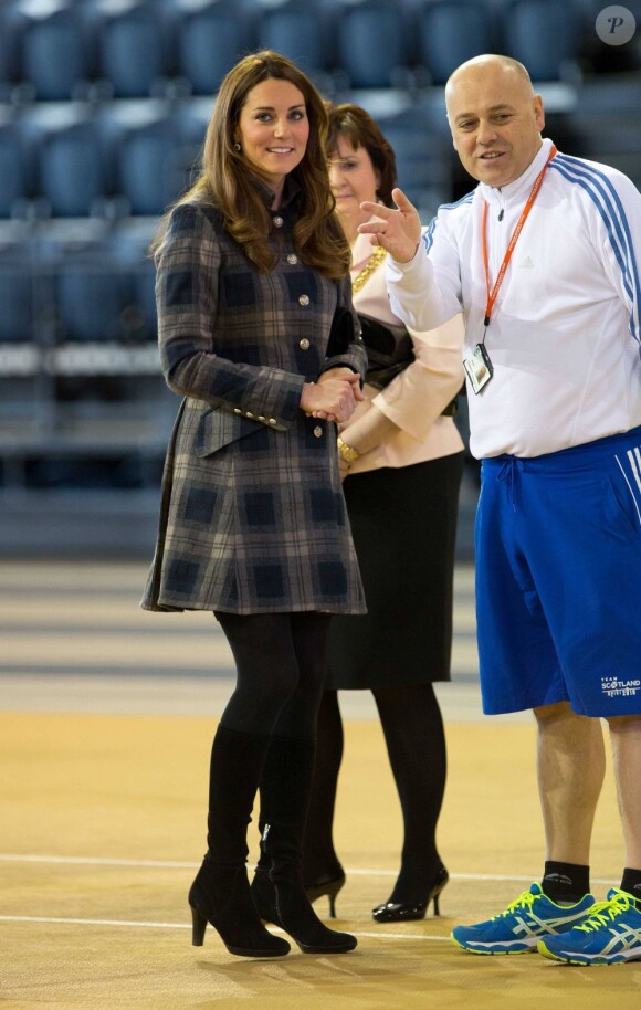 Kate Middleton, enceinte, et le prince William visitaient le 4 avril 2013 à Glasgow l'Emirates Arena qui accueillera les Jeux du Commonwealth 2014.
