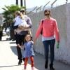 Jennifer Garner et Ben Affleck se promènent avec leurs enfants Seraphina et Violet à Los Angeles le 6 avril 2013.