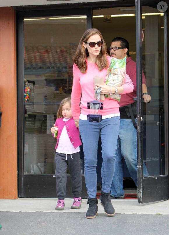 Jennifer Garner et Seraphina font des courses à Los Angeles le 6 avril 2013.