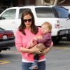 Jennifer Garner et le petit Samuel à Los Angeles le 6 avril 2013.