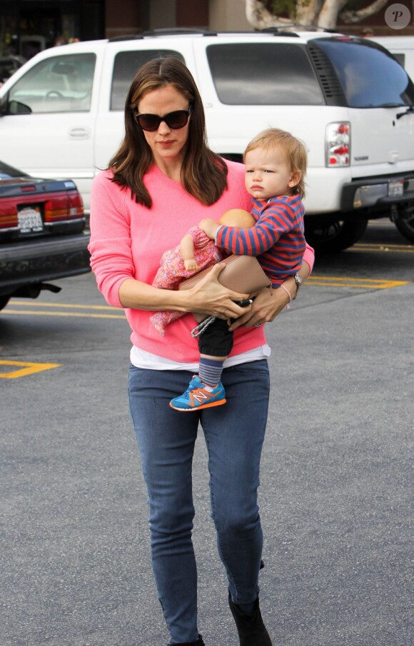 Jennifer Garner et le petit Samuel à Los Angeles le 6 avril 2013.