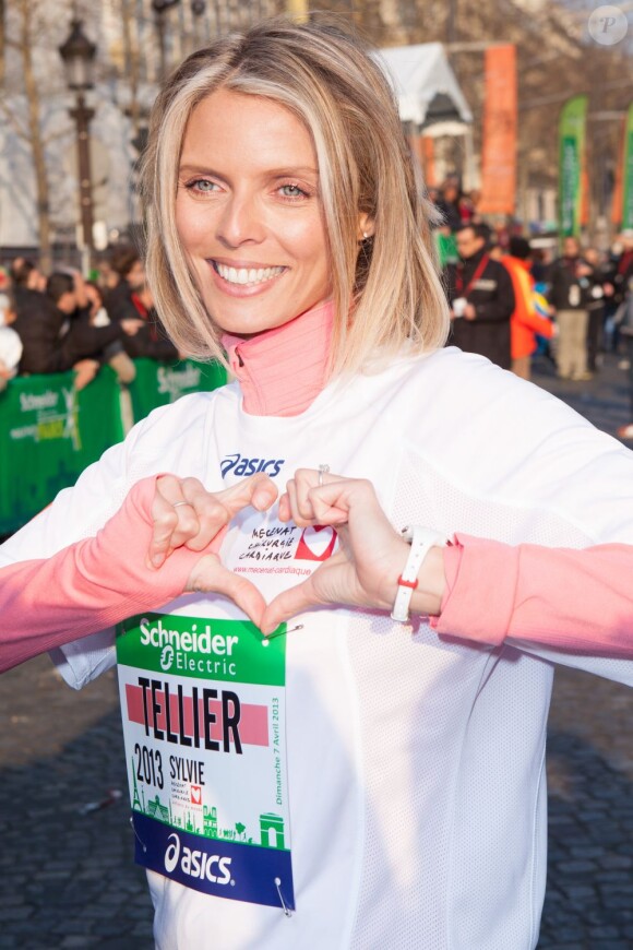 Sylvie Tellier au marathon de Paris le dimanche 7 avril 2013 pour courir sous les couleurs de Mécénat Chirurgie Cardiaque