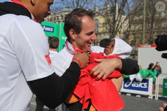 Jean-Philippe Doux au marathon de Paris le dimanche 7 avril 2013 pour courir sous les couleurs de Mécénat Chirurgie Cardiaque