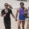 Marc Jacobs et Harry Louis, en vacances à Rio de Janeiro, profitent du soleil et de la plage. Le 7 avril 2013.