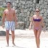 Jessica Alba et son mari Cash Warren à la plage lors de leurs vacances à Saint-Barthelemy, le 7 avril 2013.