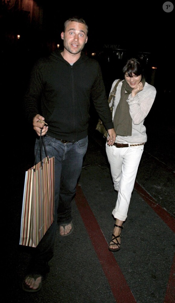Johnny Messner  et Selma Blair à Los Angeles, le 11 avril 2009.