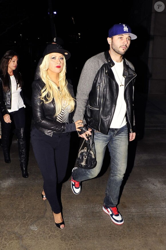 Christina Aguilera et son petit ami Matthew Rutler arrivent au Staples Center pour assister au concert de Rihanna. Los Angeles, le 8 avril 2013.